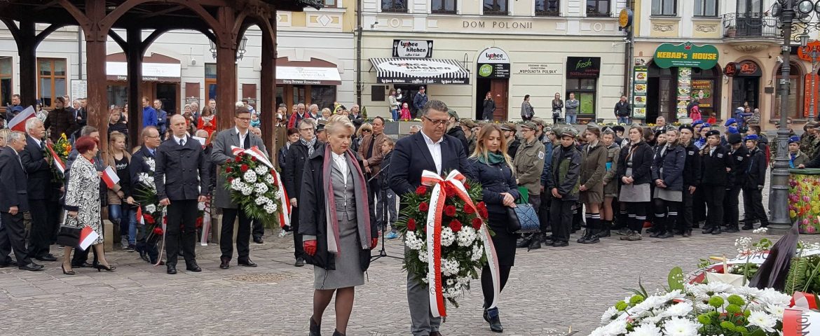 Obchody Święta 3 Maja w Rzeszowie. Kwiaty pod pomnikiem i Apel Pamięci