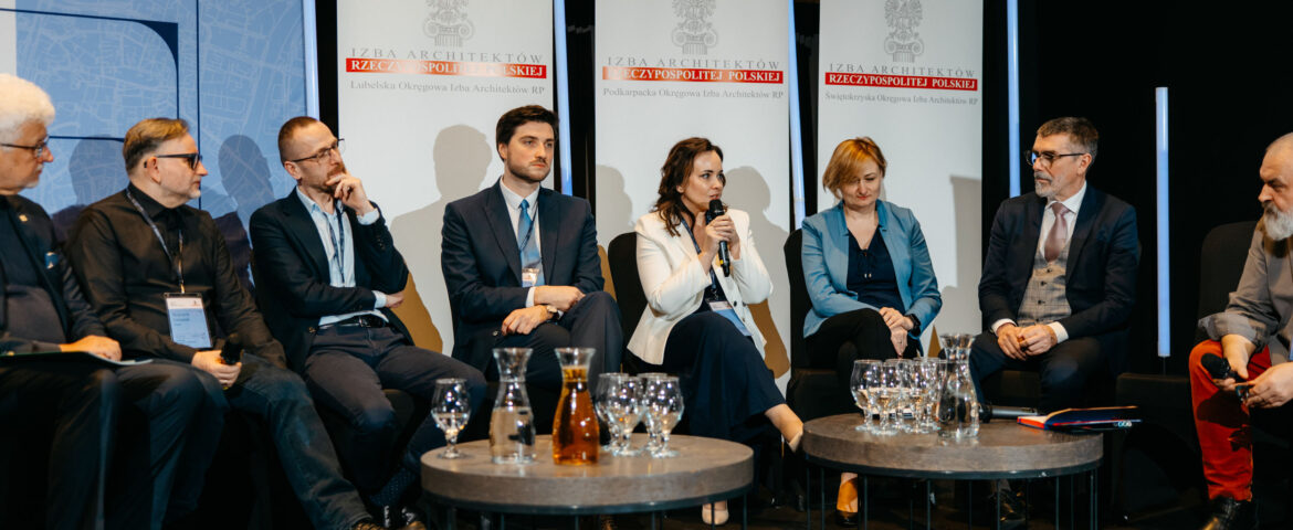 FOTORELACJA DZIEŃ 2 – Od cyfrowej rewolucji po wyzwania planistyczne. Podsumowanie drugiego dnia II Konferencji „Samorząd Terytorialny i Zawodowy – Pola Współpracy”